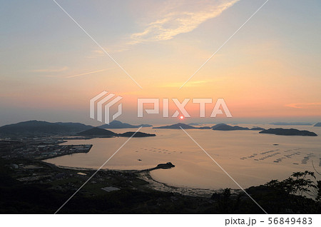 黄昏の三野津湾（夏季大祭の津嶋神社、粟島、志々島、荘内半島、詫間港） 56849483