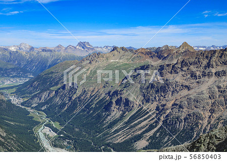 ムント・パース山頂からの展望　ベルニナ・アルプス 56850403