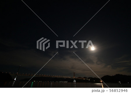 因島大橋と夜空 56852946