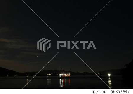夜の造船所 56852947