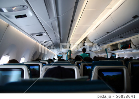 ベトナム航空成田発ハノイ行きA350機内 56853641