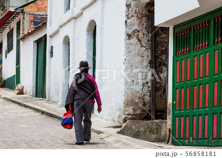 Woman with traditional hat and ruana in Mongui 56858181