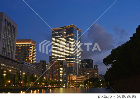 東京丸の内の夜景 東京丸の内の夜景 56863698