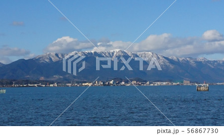 琵琶湖からのぞむ雪山 56867730