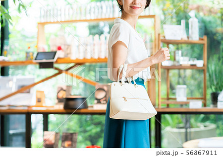 買い物　 56867911