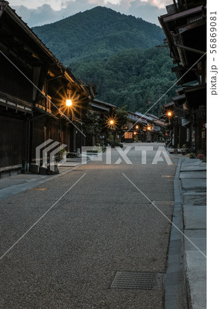 夕暮れの奈良井宿 夕暮れの奈良井宿 56869081