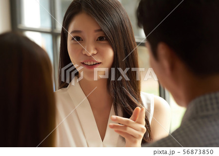 男女　ビジネスチーム 56873850