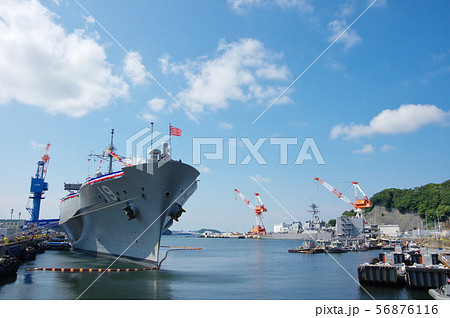 アメリカ海軍横須賀基地に停泊中の揚陸指揮艦ブルーリッジ アメリカ海軍横須賀基地に停泊中の揚陸指揮艦ブルーリッジ 56876116