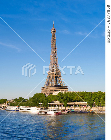 パリ　エッフェル塔とセーヌ川 56877869