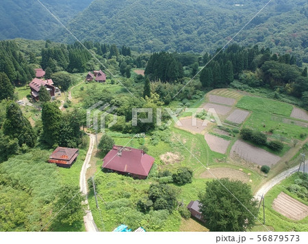 上空から見た過疎化する山奥の農村集落(京都府) 56879573