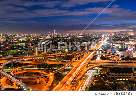 大阪府 交通イメージ 東大阪ジャンクション 夜景 の写真素材