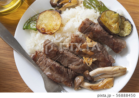 ステーキと焼き野菜プレート ステーキと焼き野菜プレート 56888450