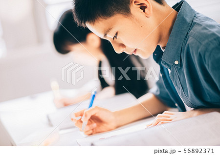 男の子 小学生 勉強 男の子 小学生 勉強 56892371