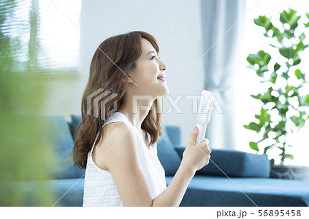 女性　扇風機　ハンディファン　ハンディ扇風機　携帯扇風機　手持ち扇風機　ミニ扇風機　ポータブル扇風機 56895458