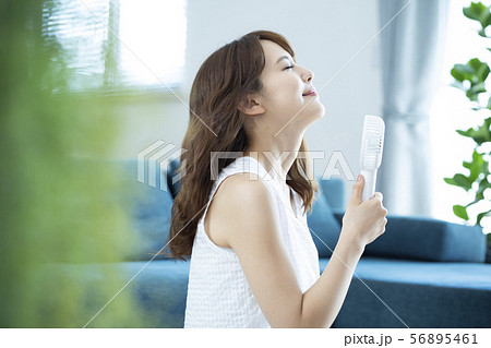 女性　扇風機　ハンディファン　ハンディ扇風機　携帯扇風機　手持ち扇風機　ミニ扇風機　ポータブル扇風機 56895461