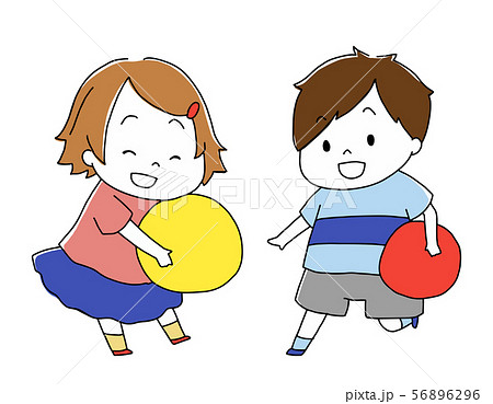 ボールで遊ぶ元気な子どもたちのイラスト素材