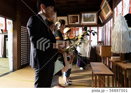 お宮参り　家族 56897301