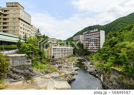 定山渓温泉街（夏 月見橋からの眺め） 56899587