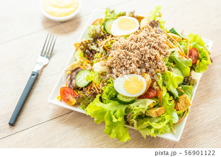 Tuna meat and eggs with fresh vegetable salad Tuna meat and eggs with fresh vegetable salad 56901122