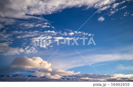the blue sky 青空と雲 56902650