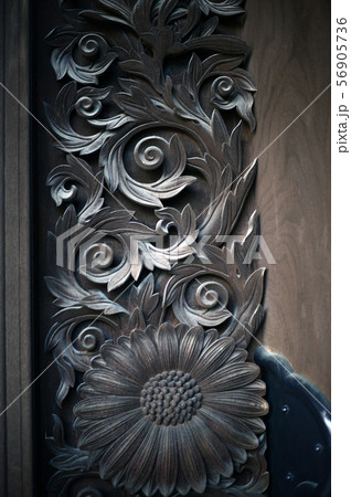 東本願寺御影堂門の木彫-4 56905736