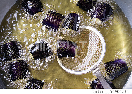 茄子の素揚げ 56906239