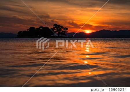 《島根県》宍道湖の夕景・夕日の名所 《島根県》宍道湖の夕景・夕日の名所 56906254