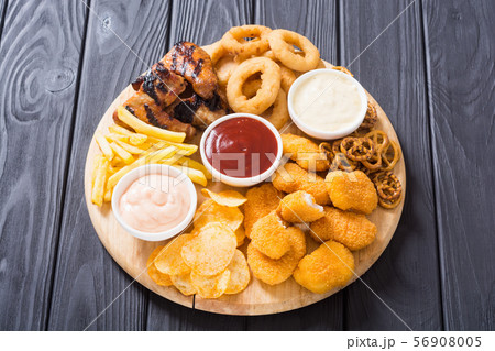 Onion rings , nuggets grilled wings , french fries 56908005
