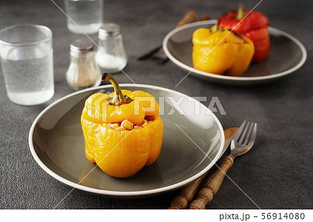 Colorful stuffed veggie peppers with rice and chickpea 56914080
