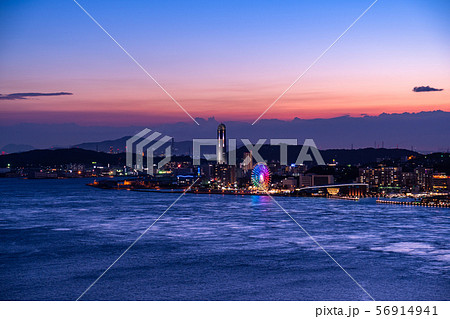 《山口県》下関の夜景・関門海峡 《山口県》下関の夜景・関門海峡 56914941