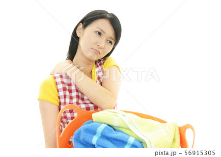 疲れた表情の主婦 疲れた表情の主婦 56915305