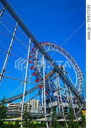 遊園地の観覧車　（東京ドームシティ） 56917292