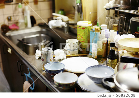 散らかったキッチン 散らかったキッチン 56922609