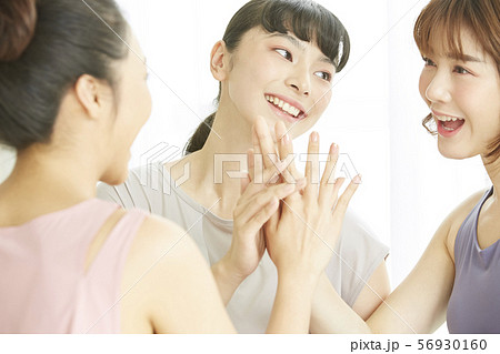 女性　スポーツウェア 56930160