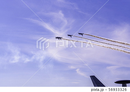 青空・大空・イメージ (ブルーインパルス展示飛行) 青空・大空・イメージ (ブルーインパルス展示飛行) 56933326