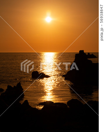 越前加賀海岸国定公園　東尋坊の夕景 56938647