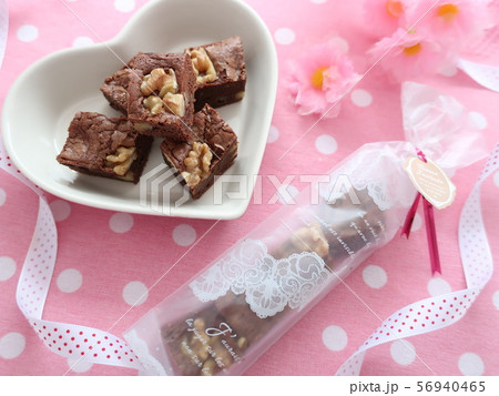 手作りスイーツ チョコレートブラウニー ラッピング 手作りスイーツ チョコレートブラウニー ラッピング 56940465