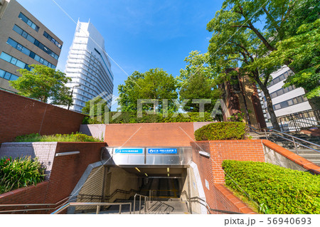 日本の横浜都市景観 地下鉄 伊勢佐木長者町駅(出入口)を望む 日本の横浜都市景観 地下鉄 伊勢佐木長者町駅(出入口)を望む 56940693