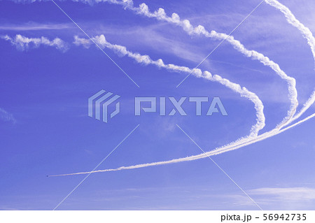 青空・大空・イメージ (ブルーインパルス展示飛行) 青空・大空・イメージ (ブルーインパルス展示飛行) 56942735