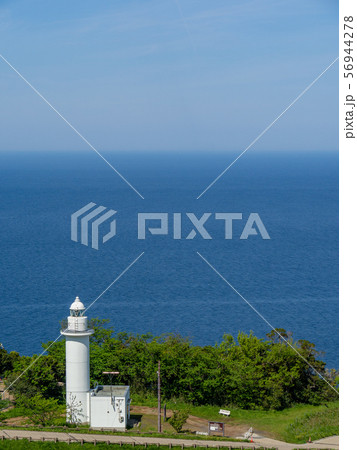 越前岬灯台　5月の青空と海 56944278