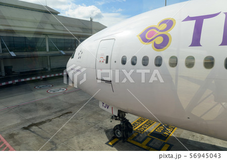 Thai Airways Boeing 777-200ER Parked at Chiang Mai airport 56945043