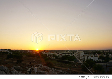 beautiful summer sunset in the valley overlooking small houses beautiful summer sunset in the valley overlooking small houses 56949915