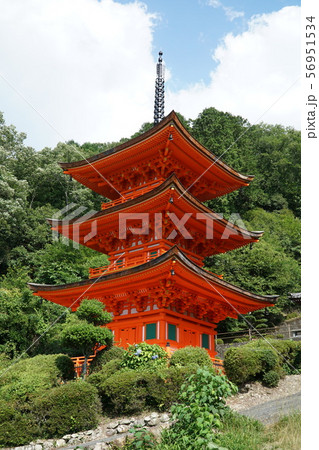 長福寺　国指定重要文化財の三重塔　岡山県美作市 56951534