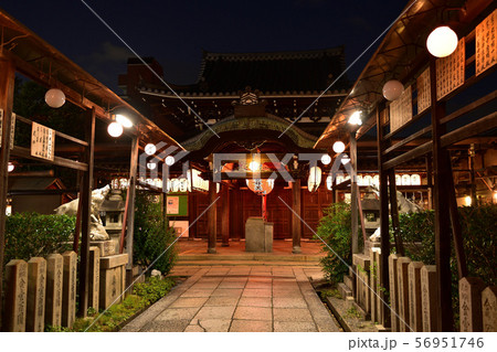 京都・摩利支尊天堂の夜景 56951746
