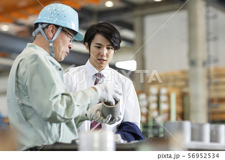 作業員 ビジネスマン 作業員 ビジネスマン 56952534