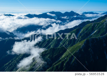 北アルプスの山々と雲海 56953526