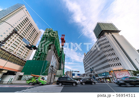 日本の横浜都市景観  桜木町二丁目や桜木町駅前複合ビル開発計画などを望む 56954511