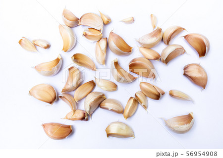 Garlic cloves ( Allium sativum ) peeled isolated on white background, Pattern concept Garlic cloves ( Allium sativum ) peeled isolated on white background, Pattern concept 56954908