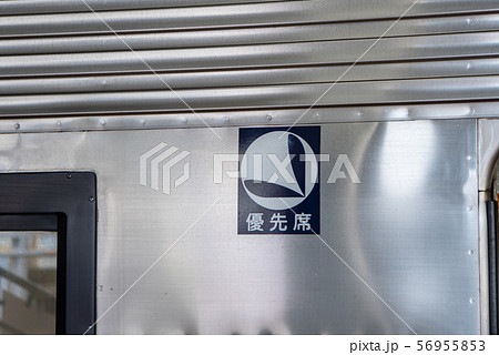 電車の「優先席」表記 標識  56955853