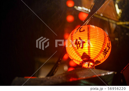 台湾　九份の夜景（提灯） 56956220
